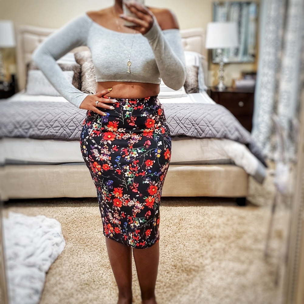 Express Black/Flowered Stretch Pencil Skirt